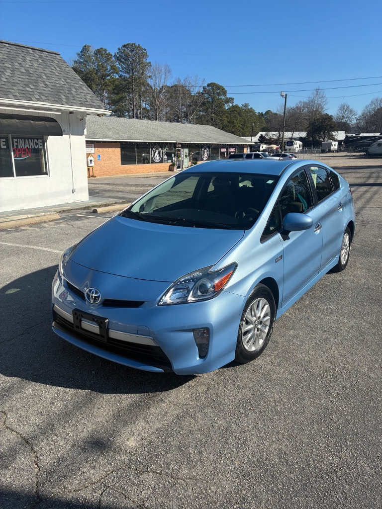 2015 Toyota Prius Plug-In Base's photo